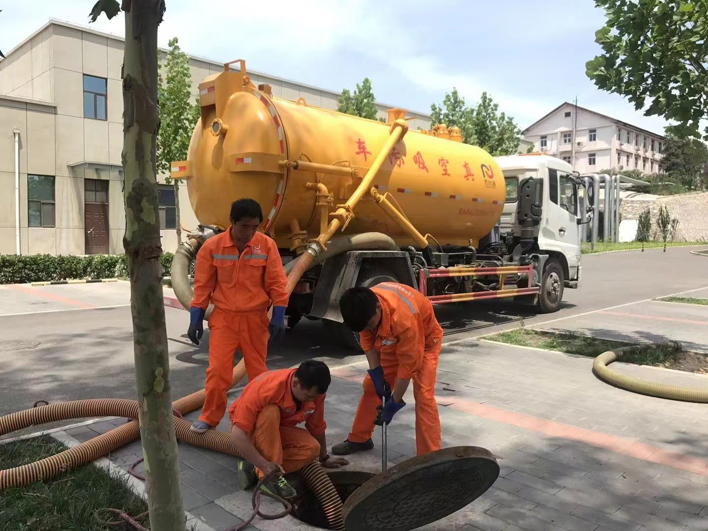 新绛化粪池清理与5-8吨吸粪车施工效率分析